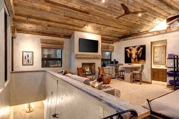 Abode at Three Bears, stunning wilderness estate, private hot tub