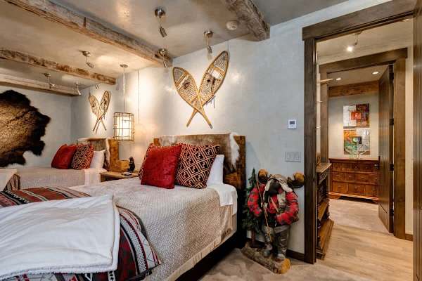 Abode at Three Bears, stunning wilderness estate, private hot tub