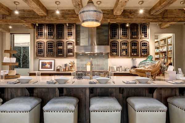 Abode at Three Bears, stunning wilderness estate, private hot tub