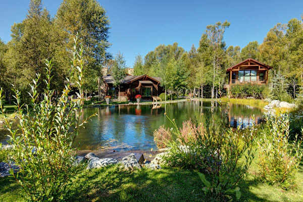 Abode at Three Bears, stunning wilderness estate, private hot tub