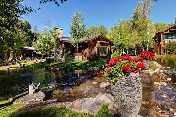 Abode at Three Bears, stunning wilderness estate, private hot tub