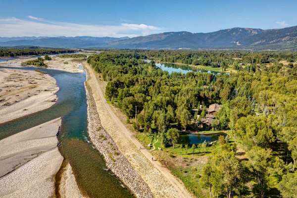 Abode at Three Bears, stunning wilderness estate, private hot tub
