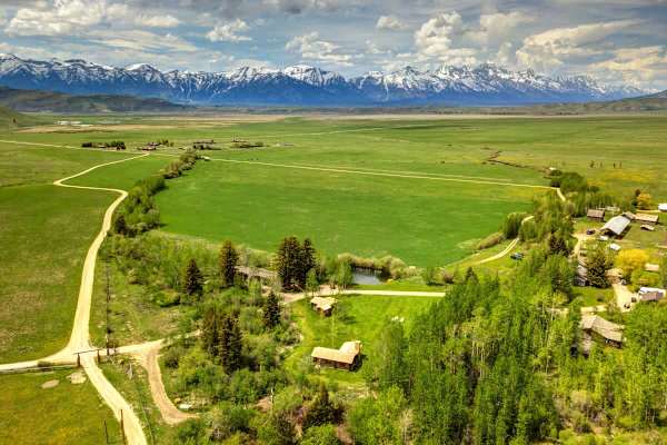 Abode at 7 Cabins, perfect for large groups, Teton views, wildlife