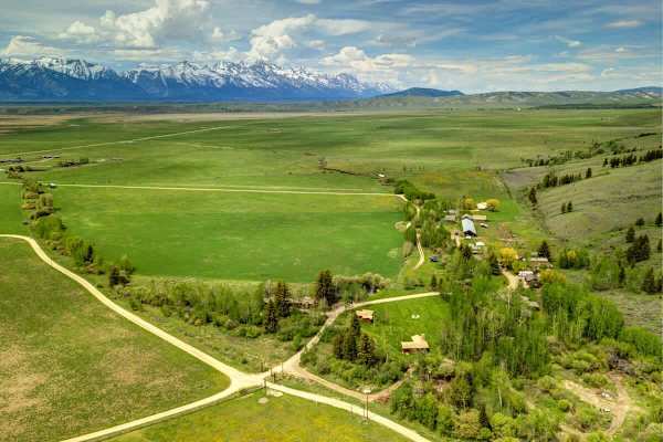 Abode at 7 Cabins, perfect for large groups, Teton views, wildlife
