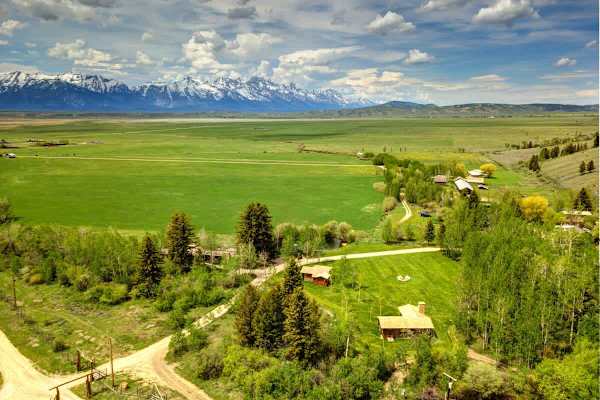 Abode at 7 Cabins, perfect for large groups, Teton views, wildlife