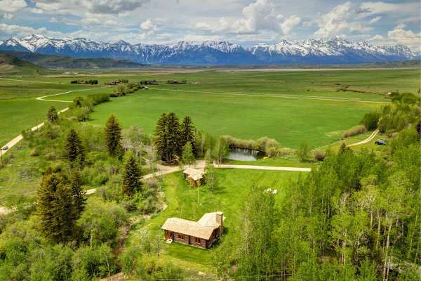 Abode at 7 Cabins, perfect for large groups, Teton views, wildlife
