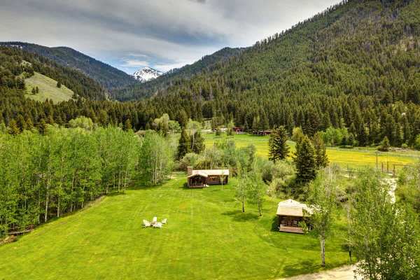 Abode at 7 Cabins, perfect for large groups, Teton views, wildlife