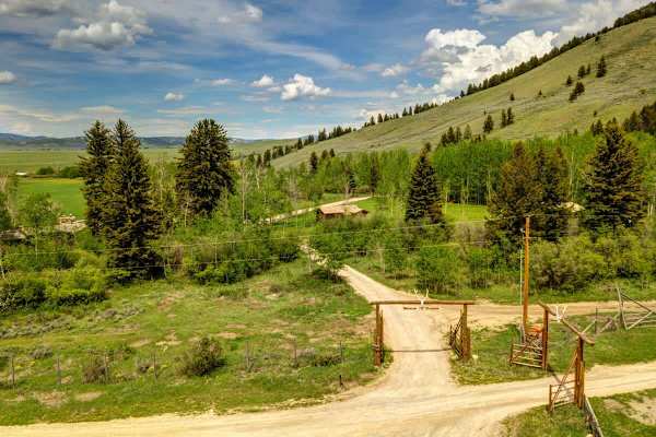 Abode at 7 Cabins, perfect for large groups, Teton views, wildlife