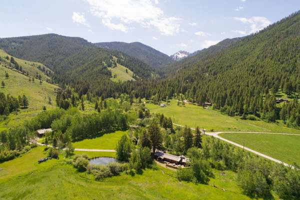 Abode at 7 Cabins, perfect for large groups, Teton views, wildlife