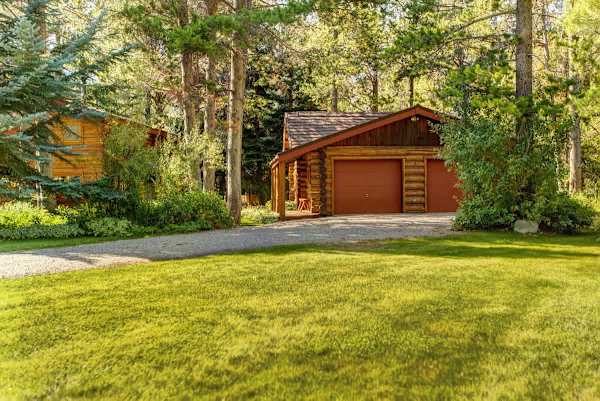 Abode at the Aspens, luxury log cabin, hot tub, near Teton Village