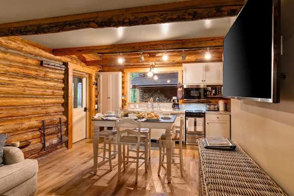 Abode at the Aspens, luxury log cabin, hot tub, near Teton Village