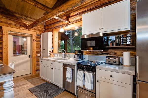 Abode at the Aspens, luxury log cabin, hot tub, near Teton Village