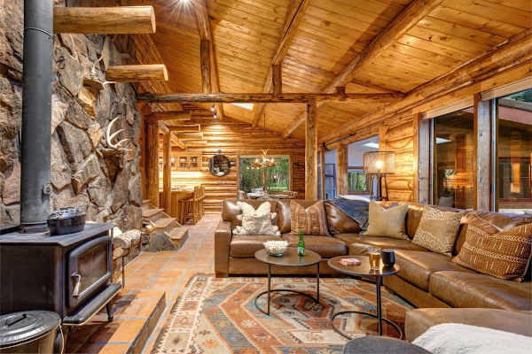 Abode at the Aspens, luxury log cabin, hot tub, near Teton Village