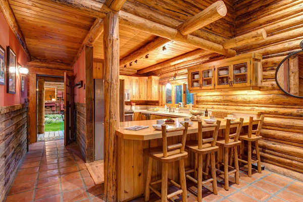 Abode at the Aspens, luxury log cabin, hot tub, near Teton Village