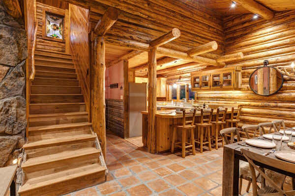Abode at the Aspens, luxury log cabin, hot tub, near Teton Village