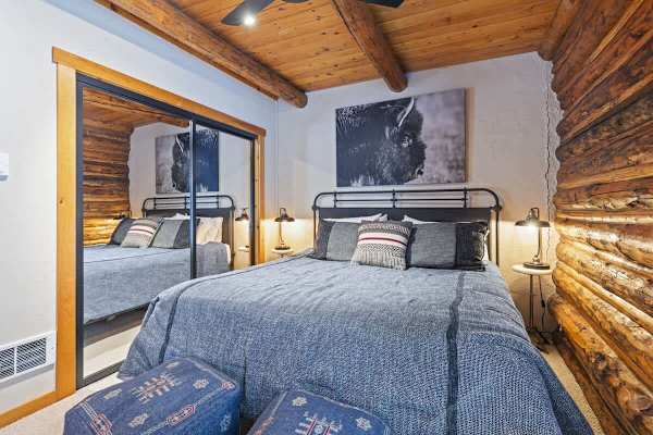 Abode at the Aspens, luxury log cabin, hot tub, near Teton Village