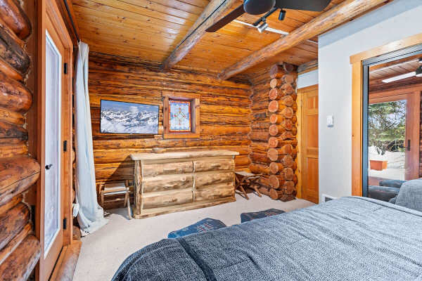 Abode at the Aspens, luxury log cabin, hot tub, near Teton Village
