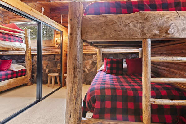 Abode at the Aspens, luxury log cabin, hot tub, near Teton Village