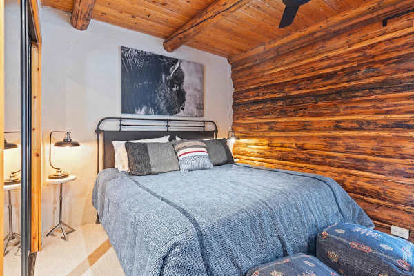 Abode at the Aspens, luxury log cabin, hot tub, near Teton Village