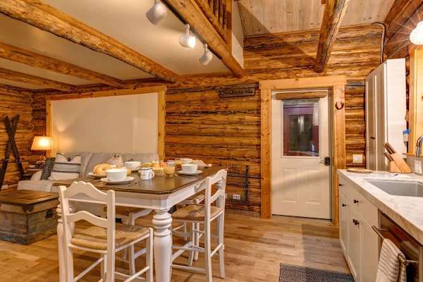 Abode at the Aspens, luxury log cabin, hot tub, near Teton Village