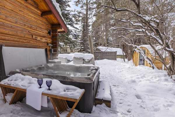 Abode at the Aspens, luxury log cabin, hot tub, near Teton Village