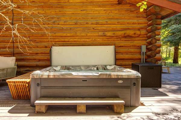 Abode at the Aspens, luxury log cabin, hot tub, near Teton Village