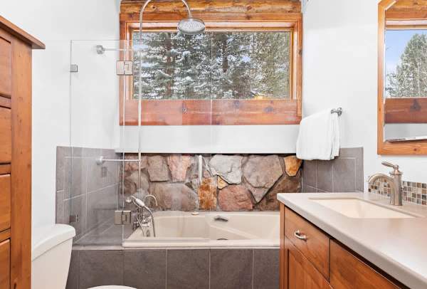 Abode at the Aspens, luxury log cabin, hot tub, near Teton Village