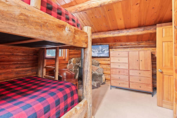 Abode at the Aspens, luxury log cabin, hot tub, near Teton Village