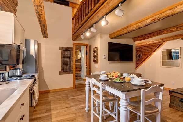 Abode at the Aspens, luxury log cabin, hot tub, near Teton Village