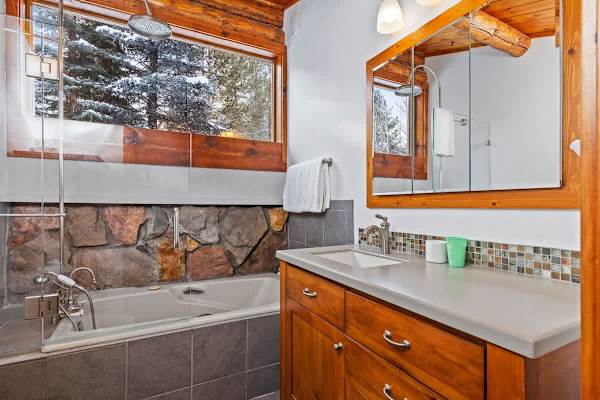 Abode at the Aspens, luxury log cabin, hot tub, near Teton Village