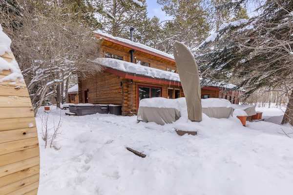 Abode at the Aspens, luxury log cabin, hot tub, near Teton Village