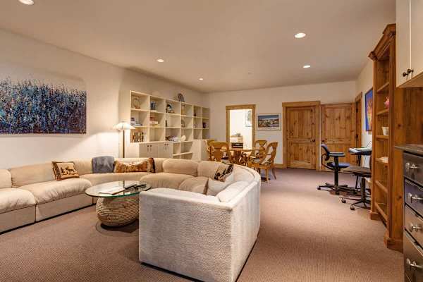 Abode at the Homestead, walk to slopes, private hot tub, chef's kitchen
