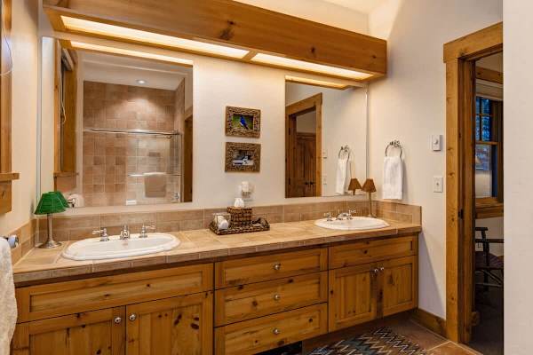 Abode at the Homestead, walk to slopes, private hot tub, chef's kitchen