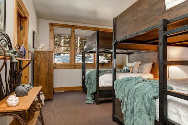 Abode at the Homestead, walk to slopes, private hot tub, chef's kitchen