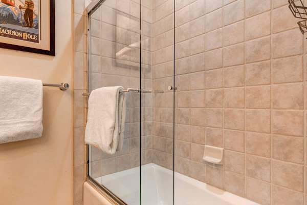 Abode at the Homestead, walk to slopes, private hot tub, chef's kitchen