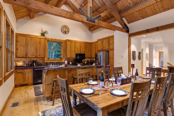 Abode at the Homestead, walk to slopes, private hot tub, chef's kitchen