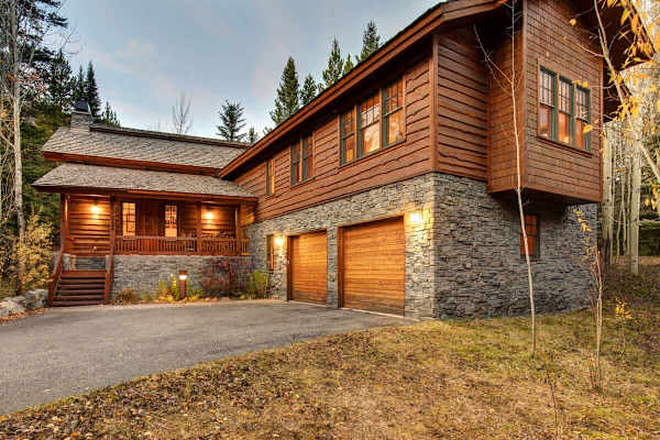 Abode at the Homestead, walk to slopes, private hot tub, chef's kitchen