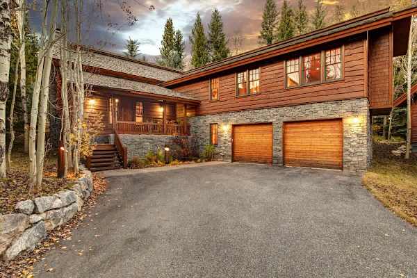 Abode at the Homestead, walk to slopes, private hot tub, chef's kitchen