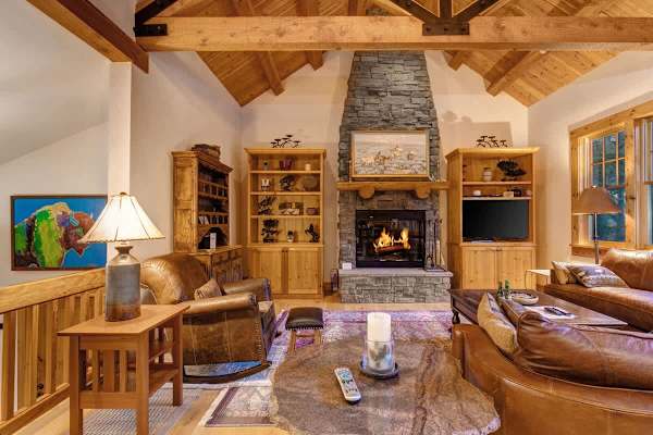 Abode at the Homestead, walk to slopes, private hot tub, chef's kitchen