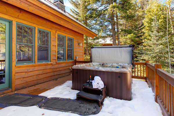 Abode at the Homestead, walk to slopes, private hot tub, chef's kitchen