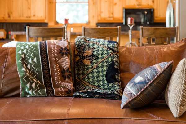 Abode at the Homestead, walk to slopes, private hot tub, chef's kitchen
