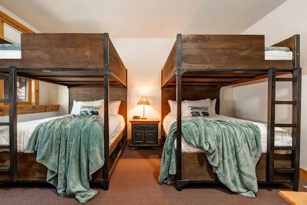 Abode at the Homestead, walk to slopes, private hot tub, chef's kitchen