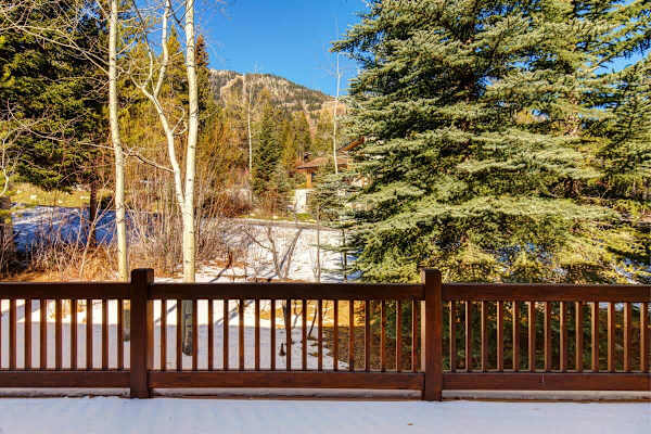 Abode at the Homestead, walk to slopes, private hot tub, chef's kitchen