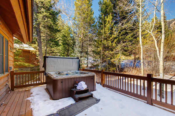 Abode at the Homestead, walk to slopes, private hot tub, chef's kitchen