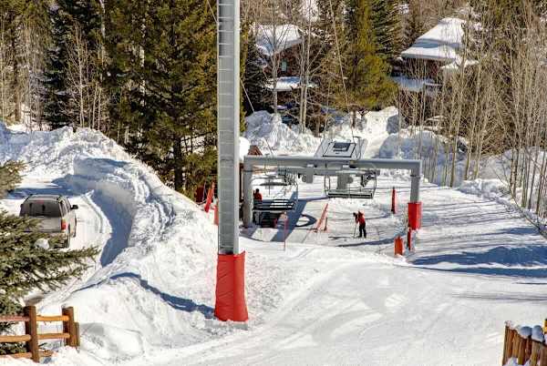 Abode at Moose Creek #21, ski-in/out, private hot tub, mountain views