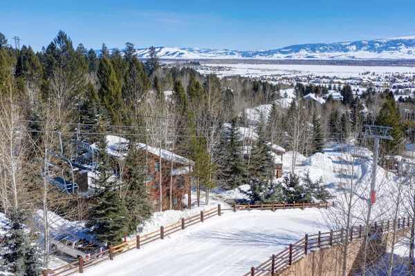 Abode at Moose Creek #21, ski-in/out, private hot tub, mountain views