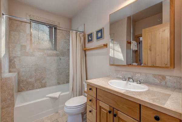 Abode at Moose Creek #21, ski-in/out, private hot tub, mountain views