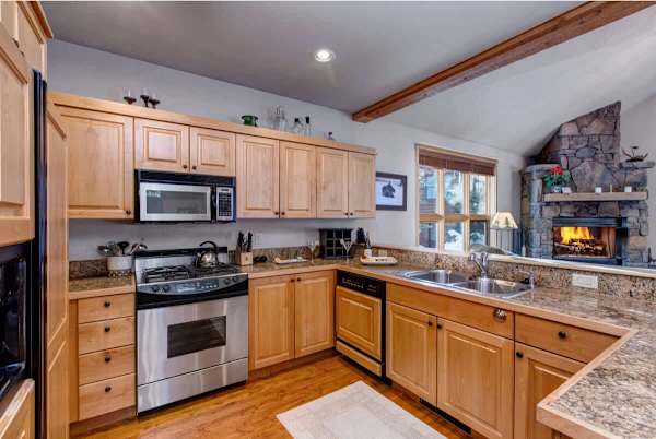 Abode at Moose Creek #21, ski-in/out, private hot tub, mountain views