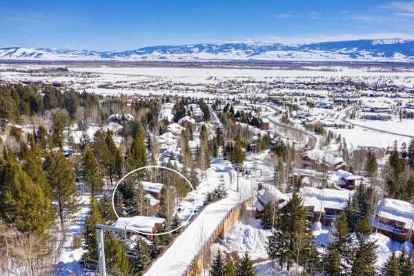 Abode at Moose Creek #21, ski-in/out, private hot tub, mountain views