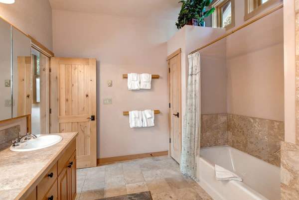 Abode at Moose Creek #21, ski-in/out, private hot tub, mountain views